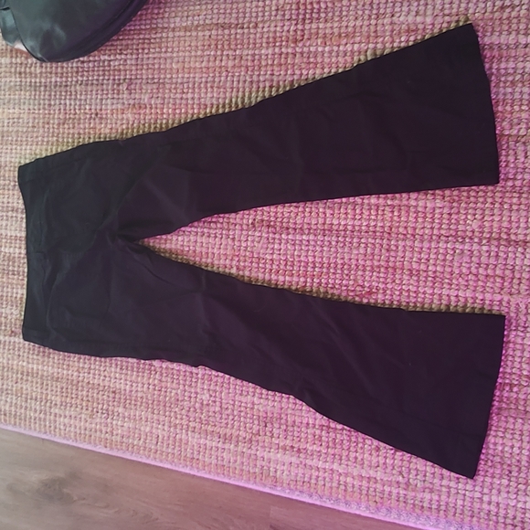 Black Guess Pants - Picture 3 of 3